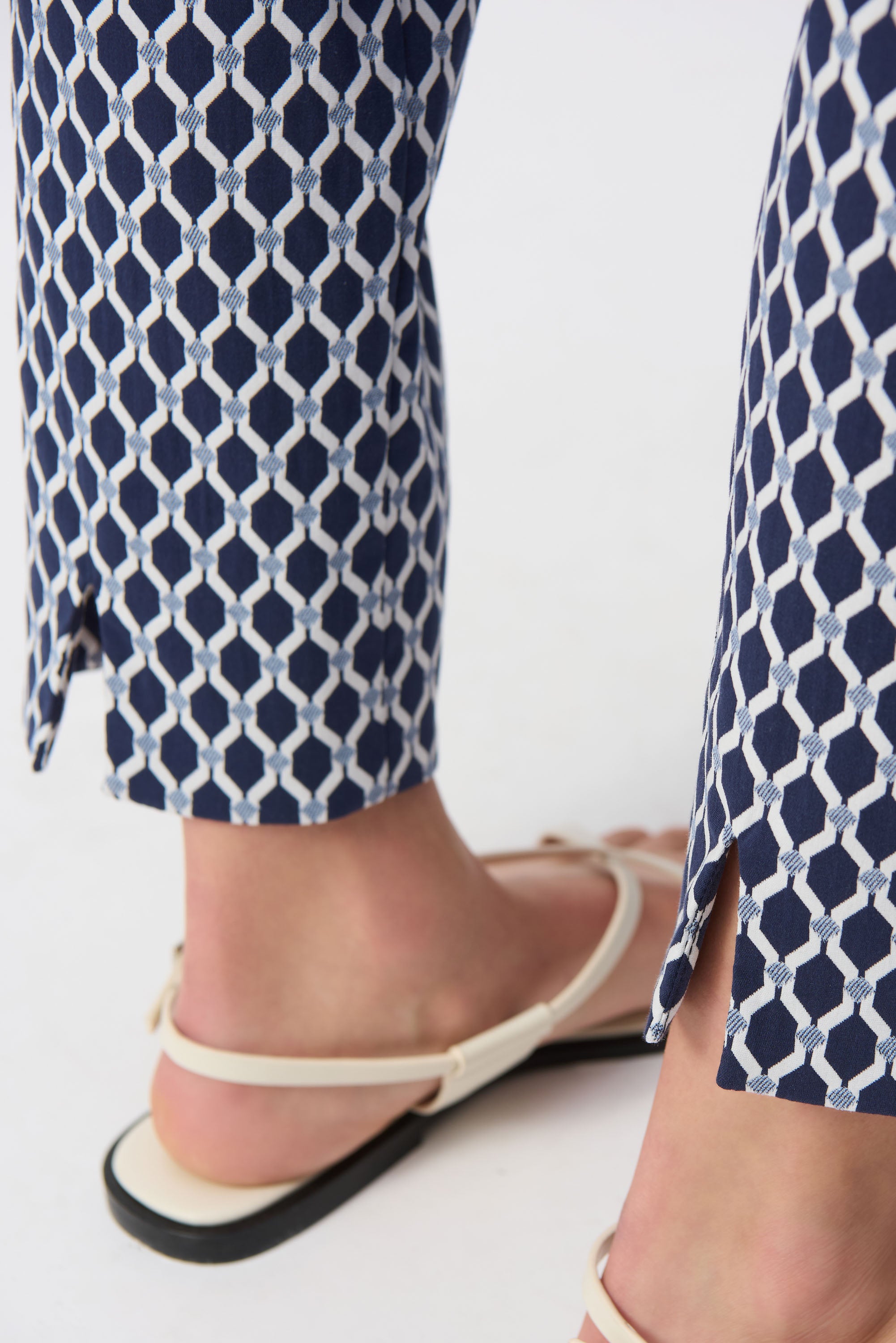 Geometric Print Ankle Pant