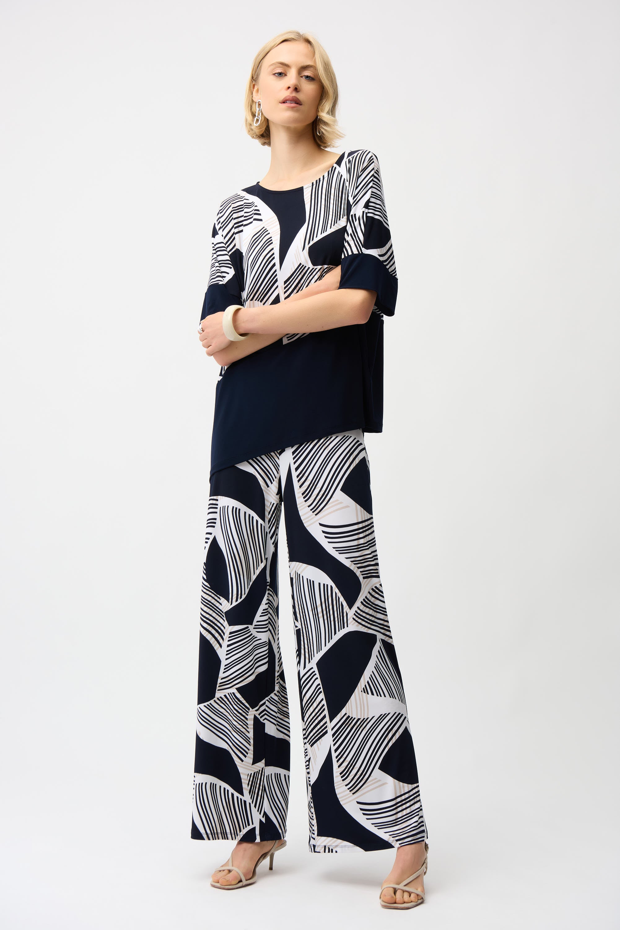 Geometric Print  Elbow Sleeve Top