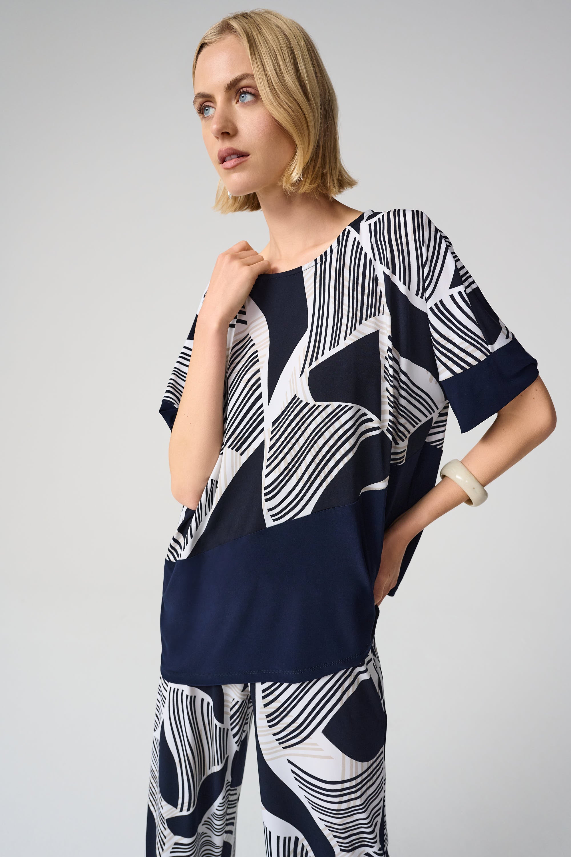 Geometric Print  Elbow Sleeve Top