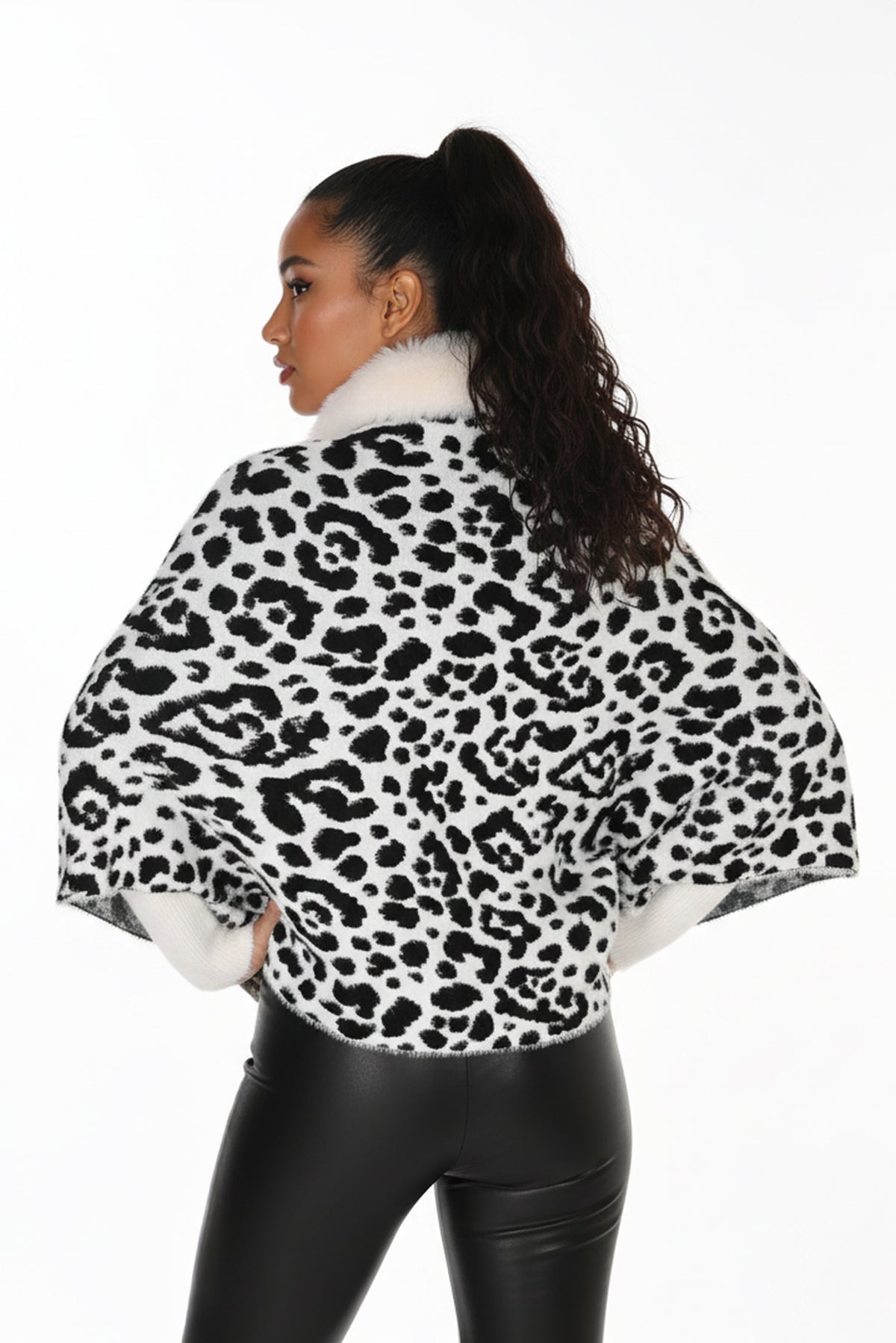 Faux Fur Trim Animal Print Cape