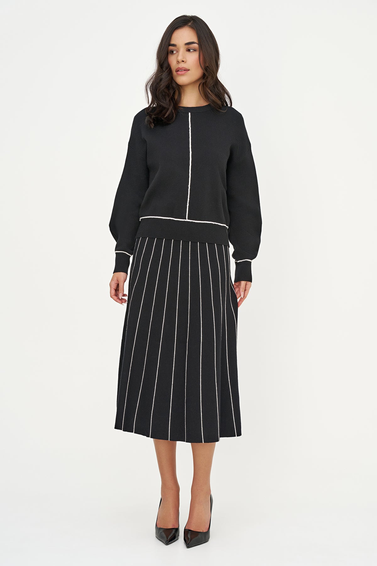 Crew Neck Piped Sweater