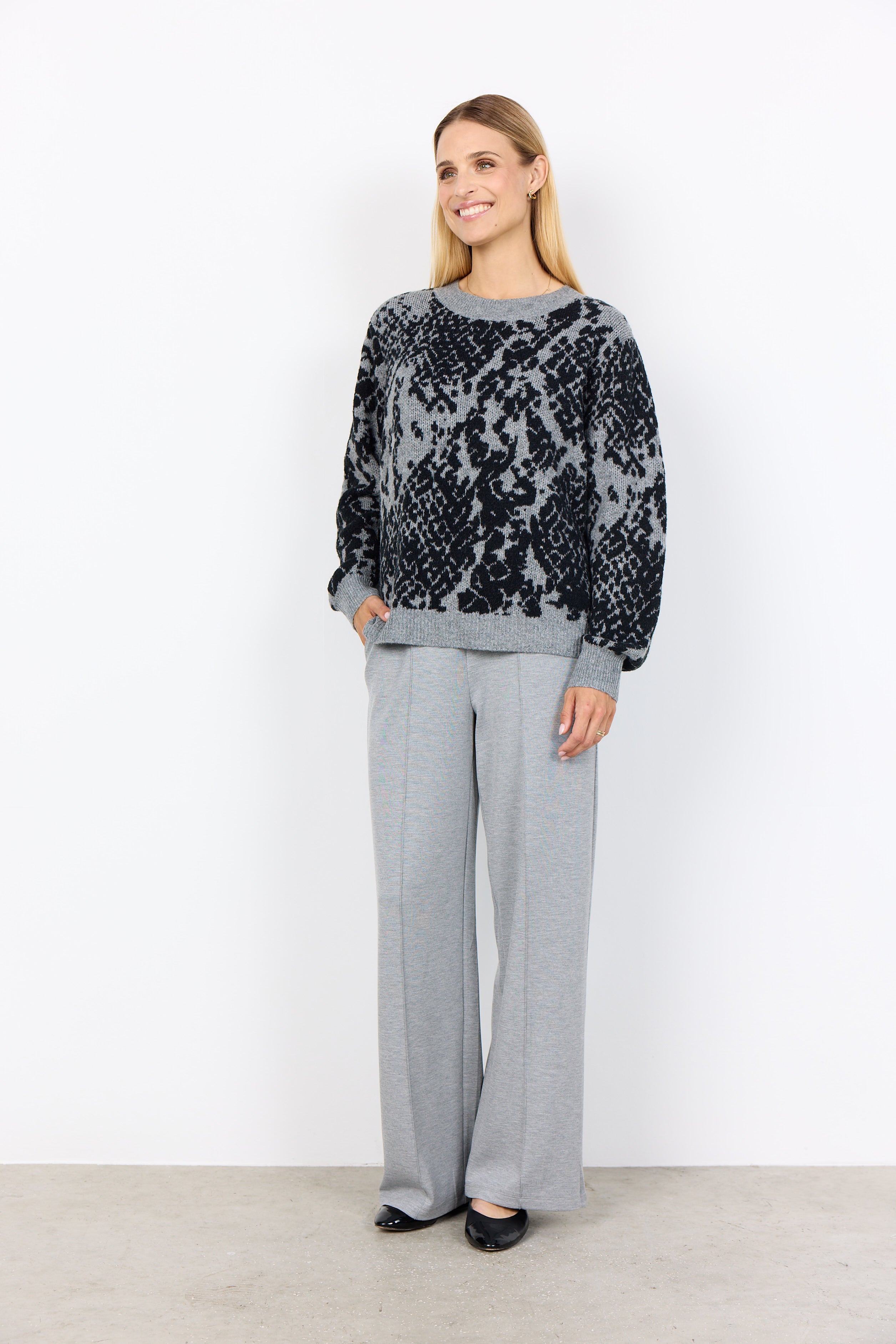 Abstract Print Crew Neck Pullover