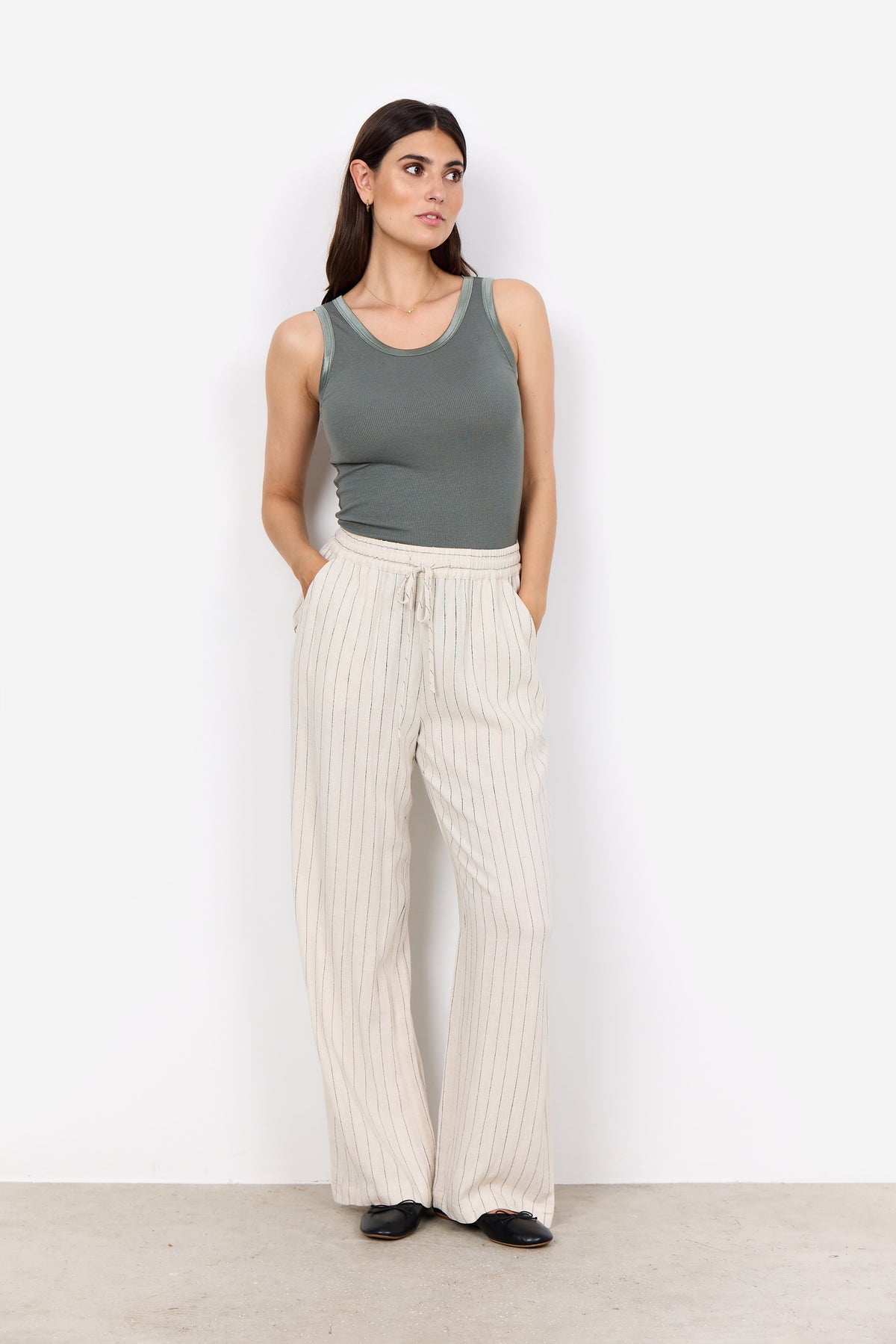 LINDESSA EMBELLISHED CROP PANT, DARK WASH